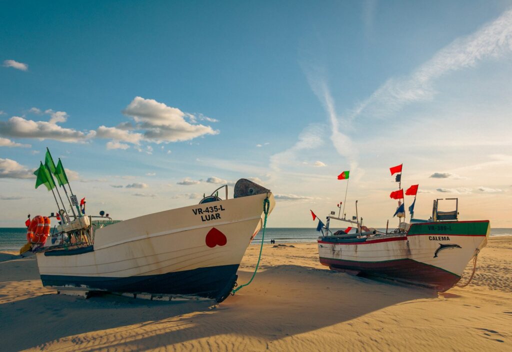 fishing boats cloud sky water boat 1679468 pxhere.com